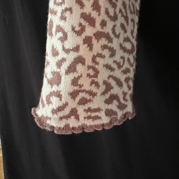 Sweater - Picture 2 of 8